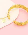 Elegantes Armband aus vergoldetem Geflecht mit Münzanhänger - König Jewelry