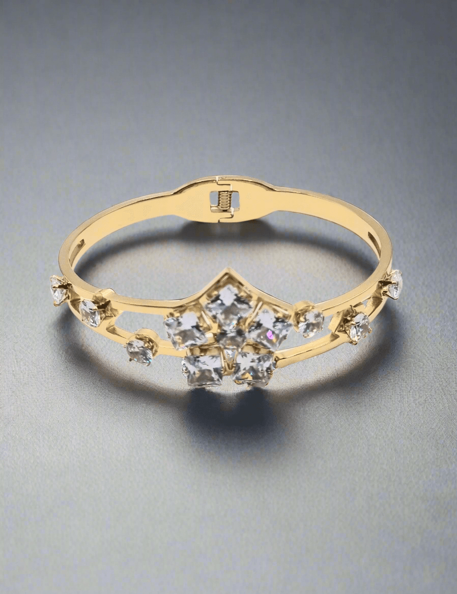 Vergoldet Eleganter Goldring mit funkelnden Zirkonia-Steinen - König Jewelry